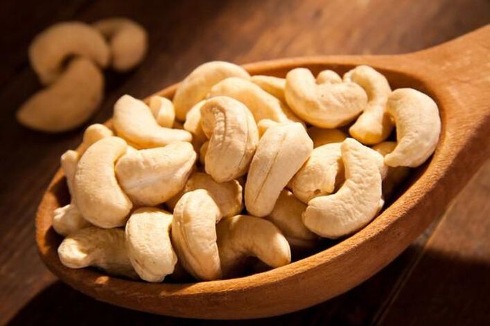 Cashew nuts increase testosterone levels due to their high zinc content